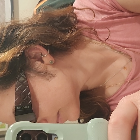 Chanel sunglasses. - Picture 2 of 8